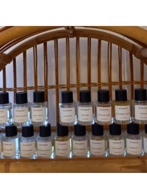 Essnce splitpaket  - 3 stycken 3 ml glasdekanter med spray✨️Välj bland dofterna som finns på listor bland bilderna 