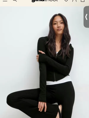 Zip jacket  - Helt ny från ginatricot med prislappen kvar köpte på rea för 180 kr 