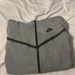 Nike kofta  - Nike tech bara koftan möts Stockholm 