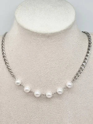 Halsband  - Originellt vackert handgjort halsband. Rostfrit stål, glaspärlor. Längd-40cm,kedjetjocklek-5cm 