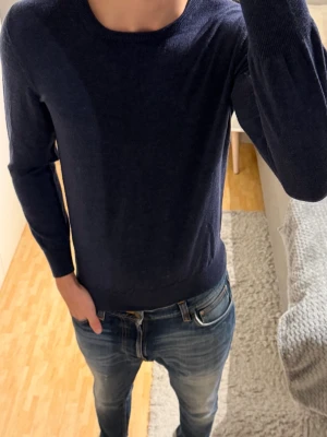 Gran Sasso 100% Virgin Wool Tröja - Gran Sasso 100% Virgin Wool Tröja | Gjord av 100% Virgin Wool🐑| Storlek: S, passar dig mellan 165-175 cm | Skick: 8/10, endast ett pyttelitet hål kring kragen | Bara att skriva vid funderingar✍️