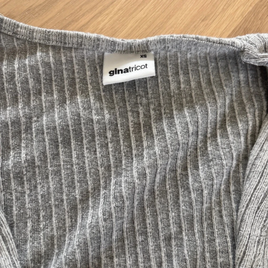 Grå ribbad långärmad topp Gina Tricot - 2