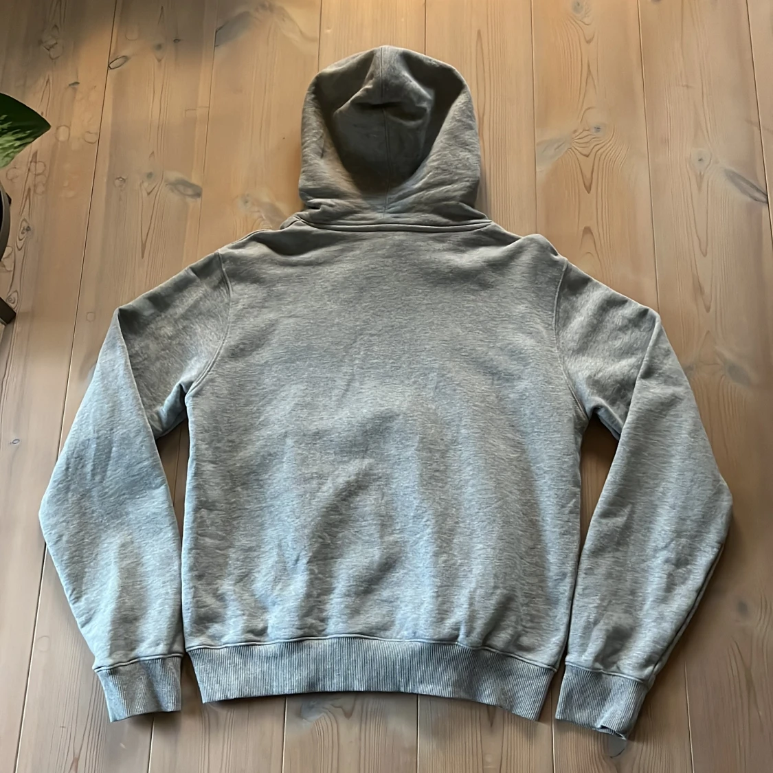 Grå hoodie med CD logga - 4