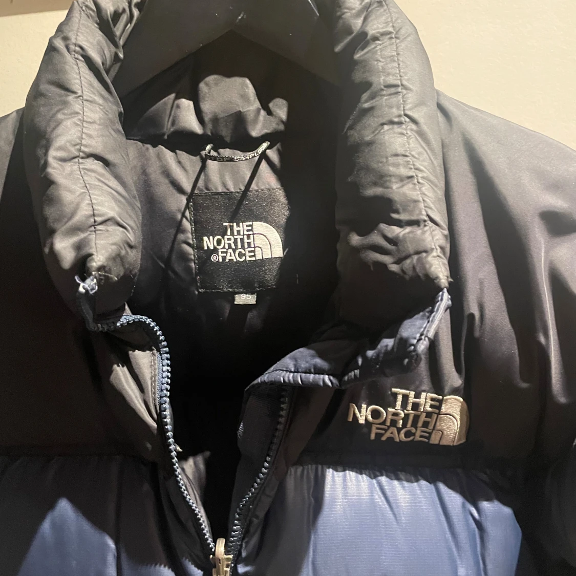 Blå och svart pufferjacka The North Face - 3