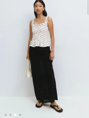 Prickig topp - Säljer en så söt topp från Ginatricot. Som nu är slutsåld!☺️