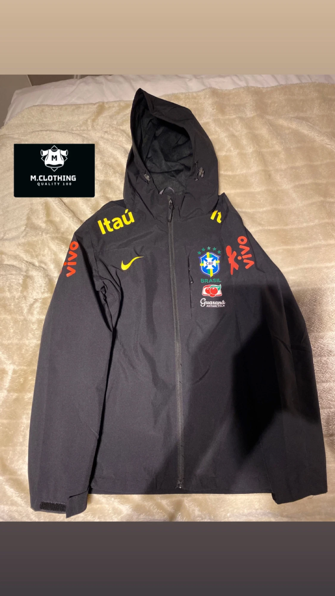 Nike Brasil svart vindjacka med huva