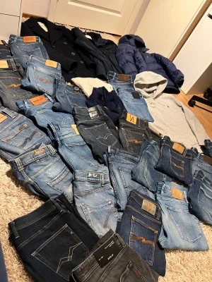 Nudie, replay dondup ralph lauren kläder jeans tröjor jackor  - Mycket snygga kläder uppe på profilen, mer kommer ut inom kort. Jeans, tröjor, jackor osv. Finns något för alla, håll utkik🙌💯
