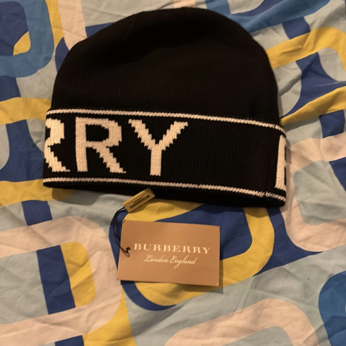 Svart Burberry mössa  - 1