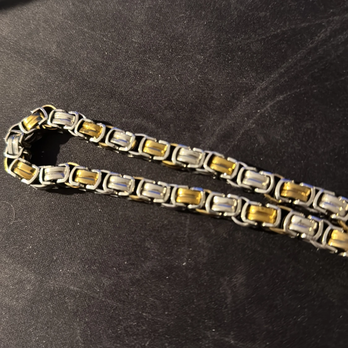 Kraftigt kedjehalsband i guld och silver - 1