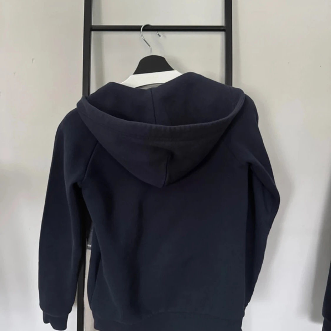 Mörkblå hoodie Peak Performance - 1