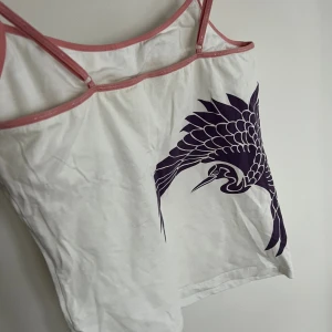 Topp - Topp med fågel på baksidan💜