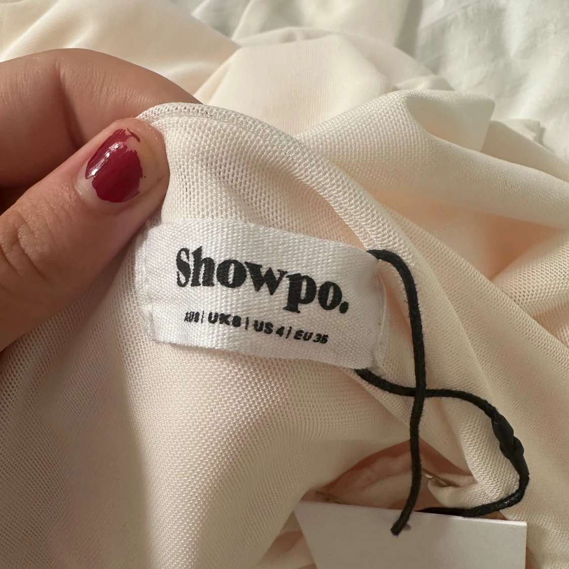 Krämfärgad långklänning från Showpo - 2