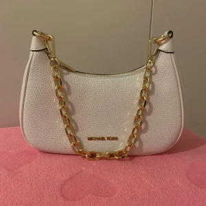 Michael Kors väska ”Cora” i Optic White - Ny och oanvänd