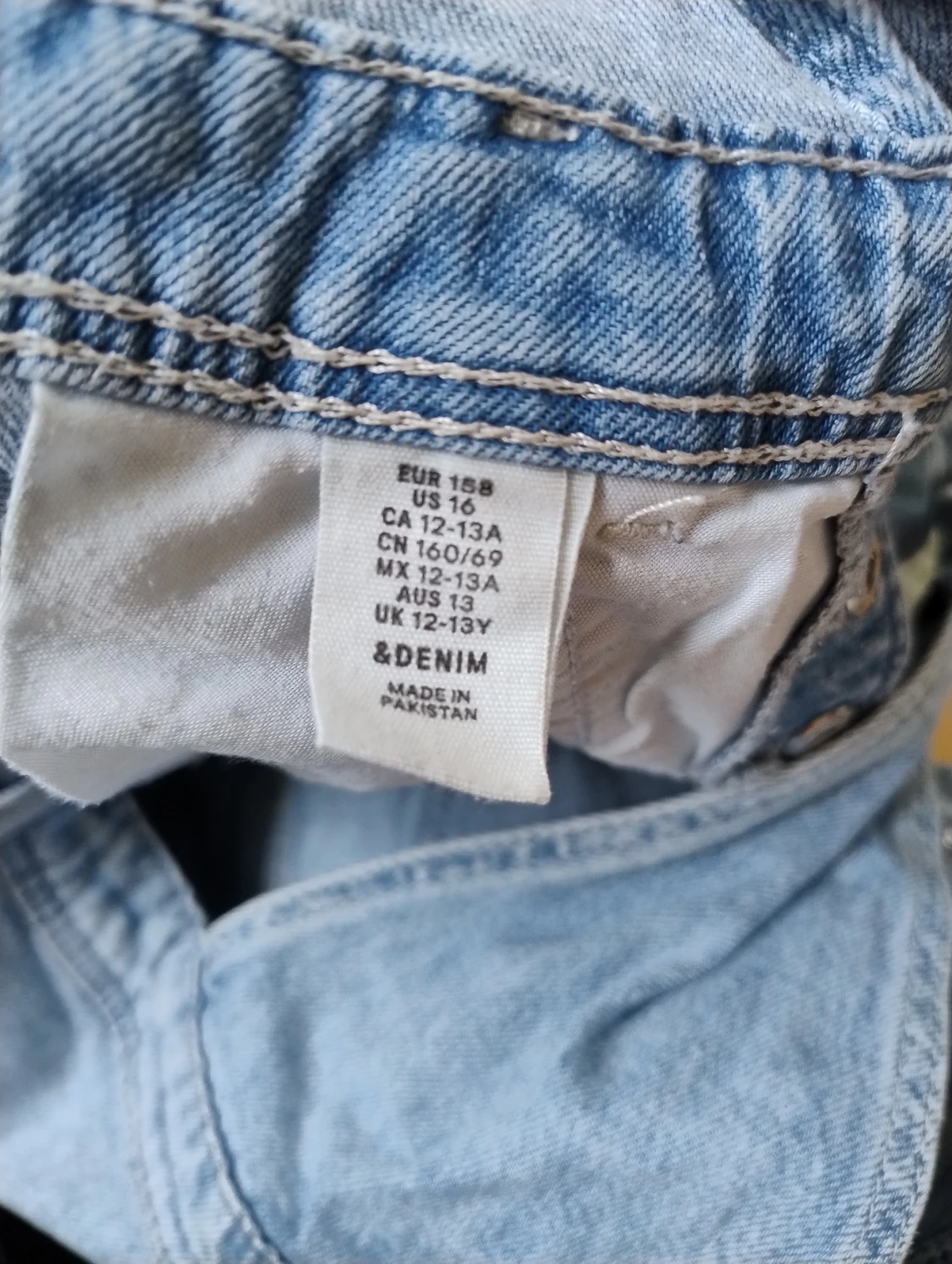 Ljusblå hängselshorts i denim - 3