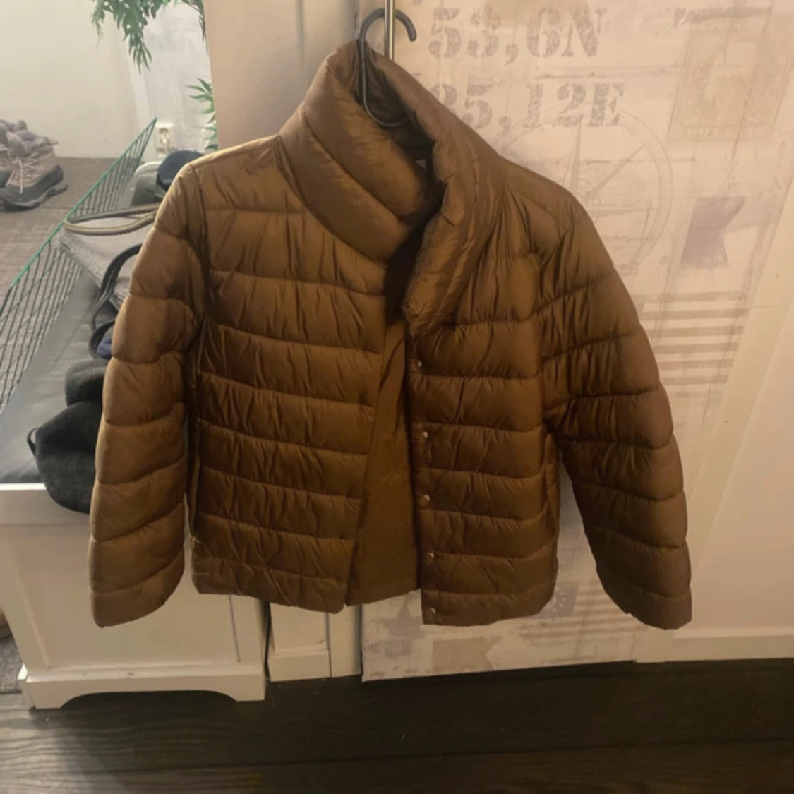 Brun pufferjacka från MNG, storlek M