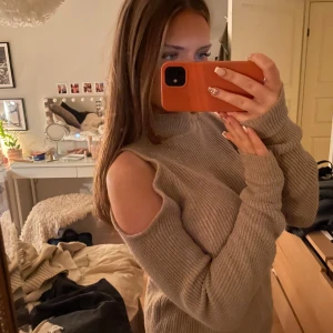 Stickad tröja! - Säljer denna så snygga stickade tröja! Den är köpt på plick men i nyskick! 💞