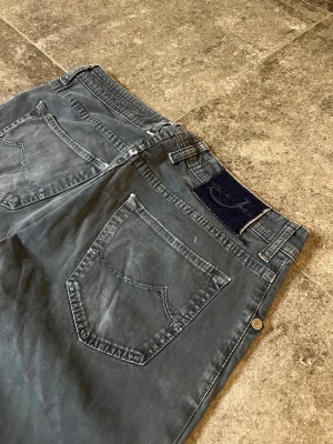 Jacob Cohen Jeans - Tja! säljer mina riktigt schyssta cohens i strlk 32, jätte litet hål i skrevet och lite fadeade med tiden men inget man tänker på👏