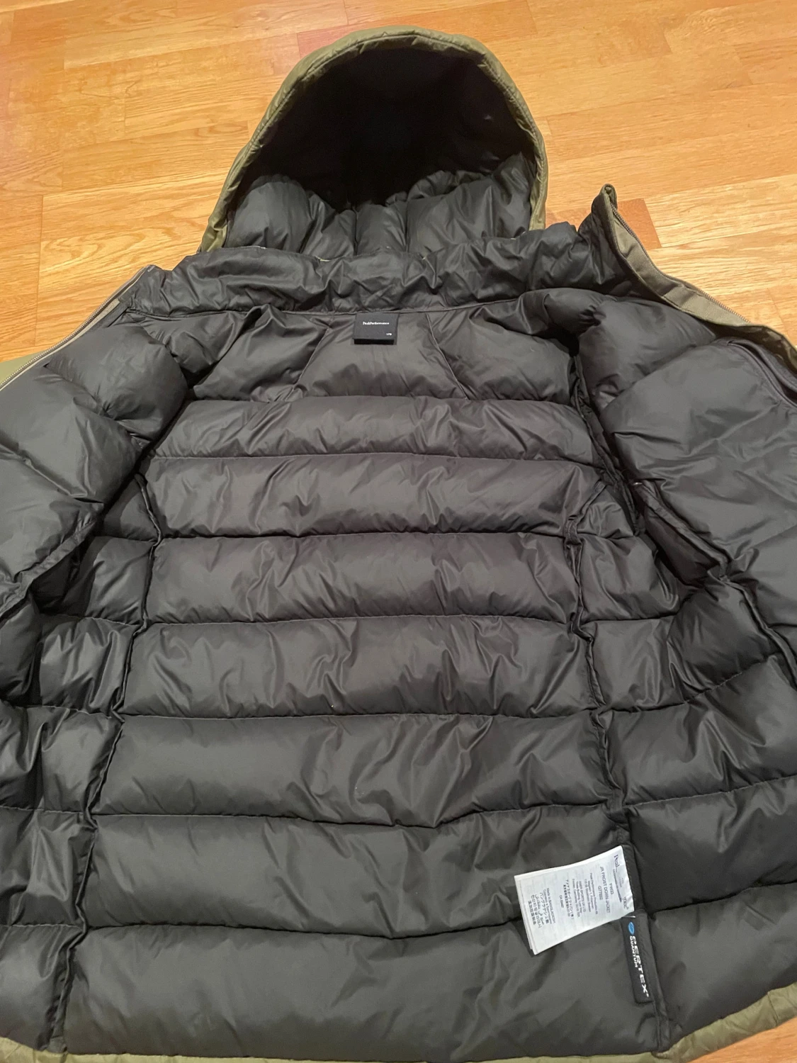 Olivgrön Peak Performance dunjacka - 4