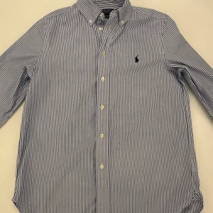 polo Ralph Lauren Skjorta  - En polo Ralph Lauren Skjorta i storlek 16/xs✅ Skick 9/10 anvend sparsamt✅ Passform slim ✅ Pris: 199✅ Skriv vid minsta fråga ✅