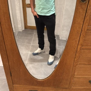 Replay jeans  - Ett par snygga byxor från replay i storlek W29 L32 i modellen Anbbas 