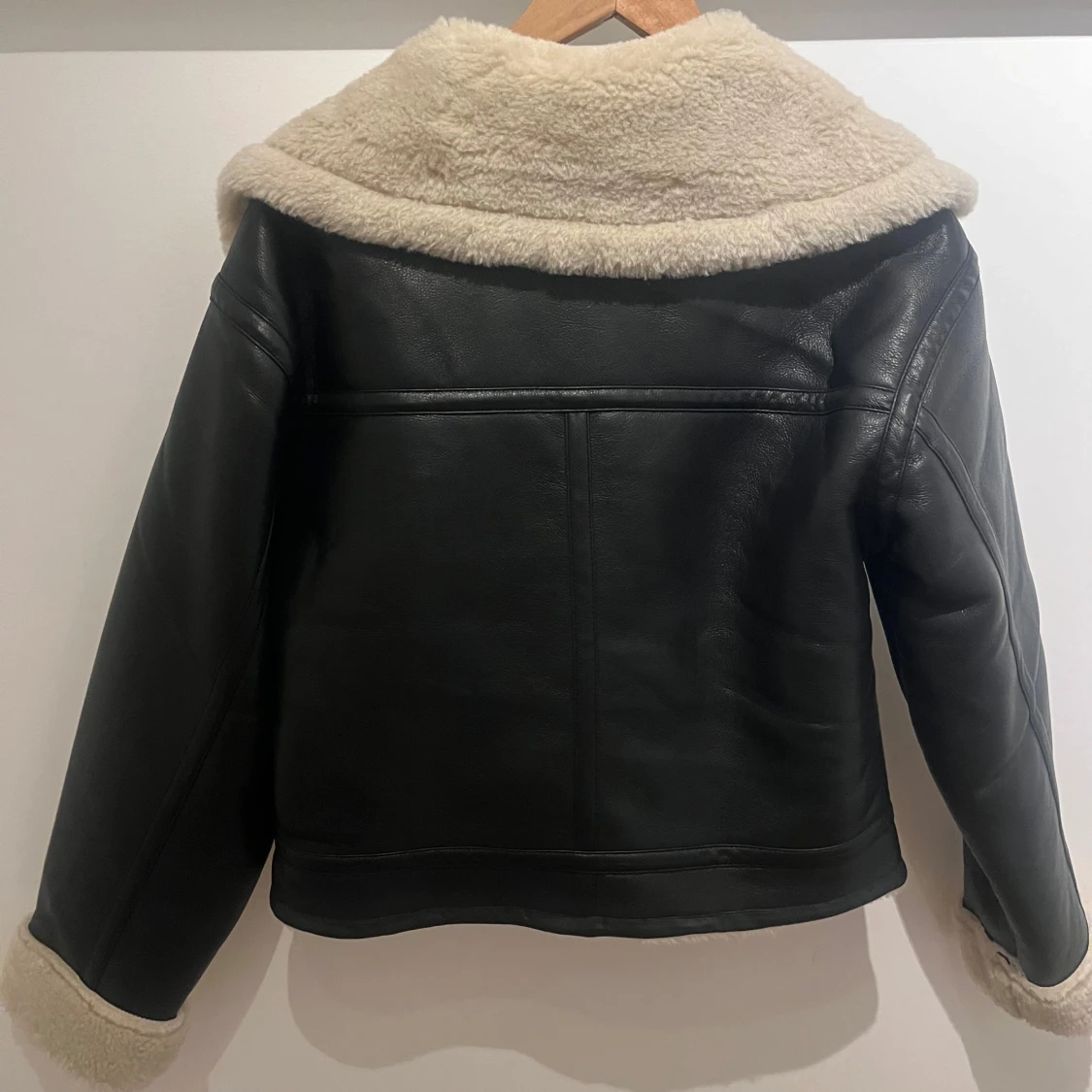 Svart teddyjacka från NA-KD med fuskpäls - 1