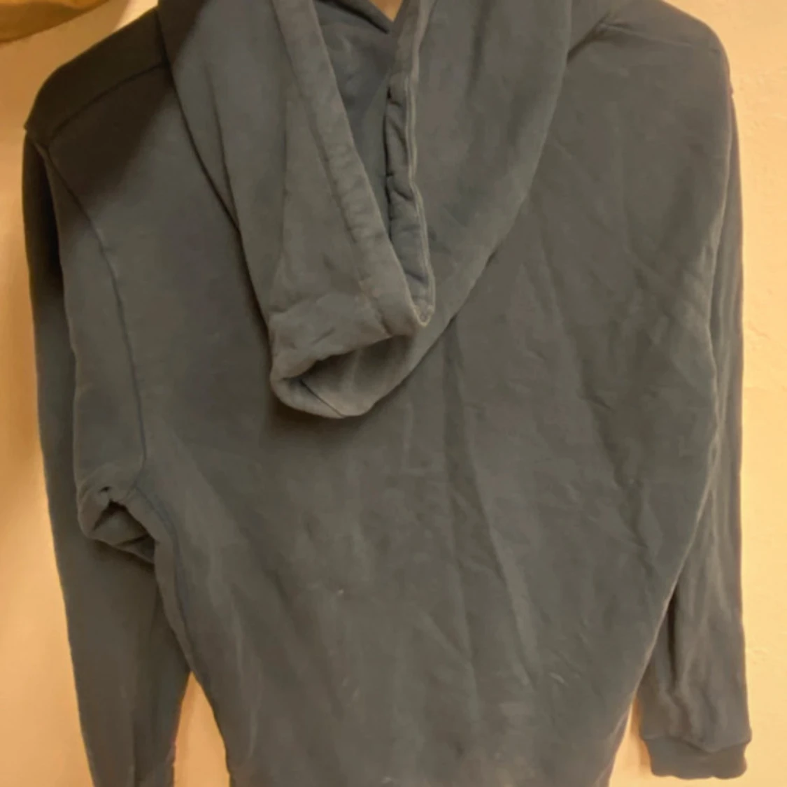 Blå hoodie från Les Deux med snörning - 3