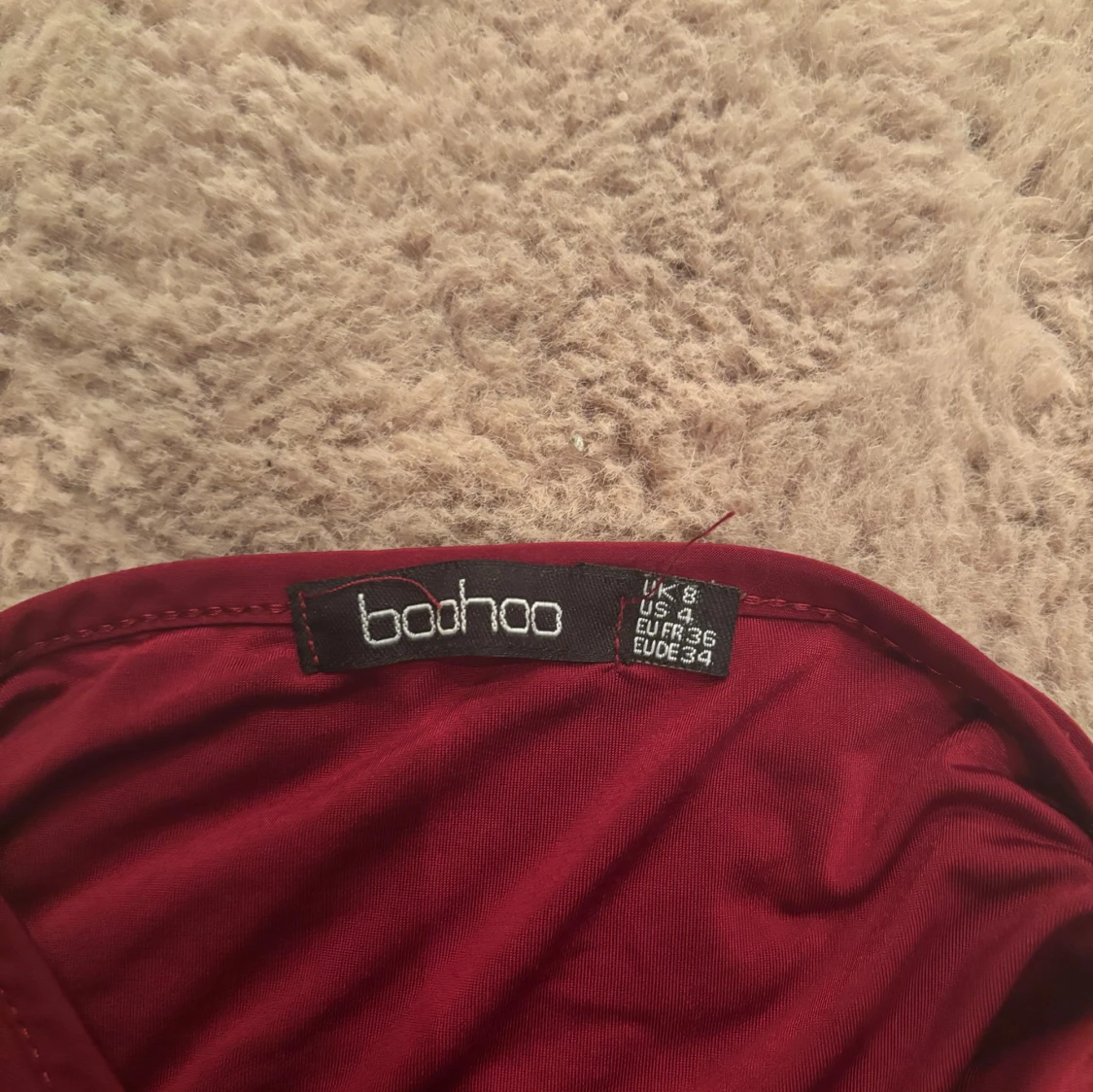 Röd halterneck topp från Boohoo - 1