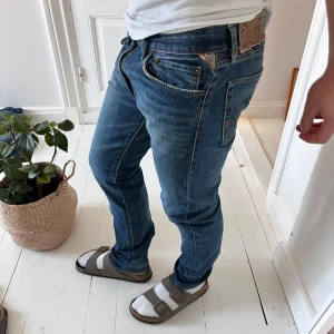 Ralph Lauren Jeans - Ralph Lauren jeans, denim and supply, inga defekter. Modellen är 180,75 kg och bär 31 / 32.   Mått A: 41 cm, B 104 cm. Kom med frågor! 
