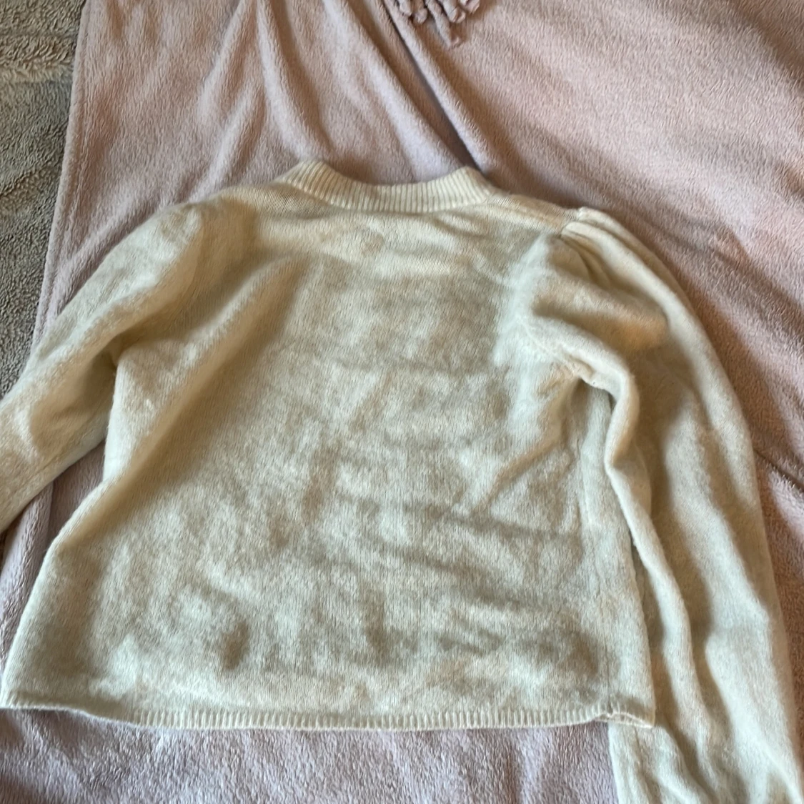 Beige stickad tröja från Neo Noir - 1