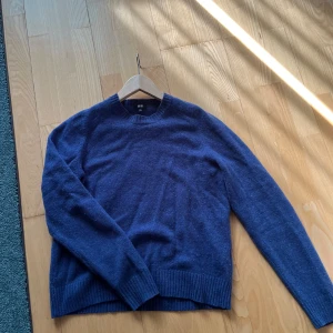 Stickad tröja - Stickad tröja från Uniqlo | navy 🔵 | strl M passar S | inga defekter | fler bilder går att fixa