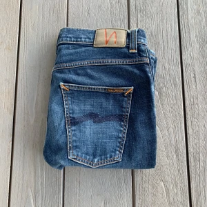 Nudie Jeans - Säljer dessa snygga jeans från Nudie jeans. Modell: Lean Dean. Storlek: W-32  L-30. Skick 9/10 i princip som nya.  Hör av dig vid frågor och funderingar.