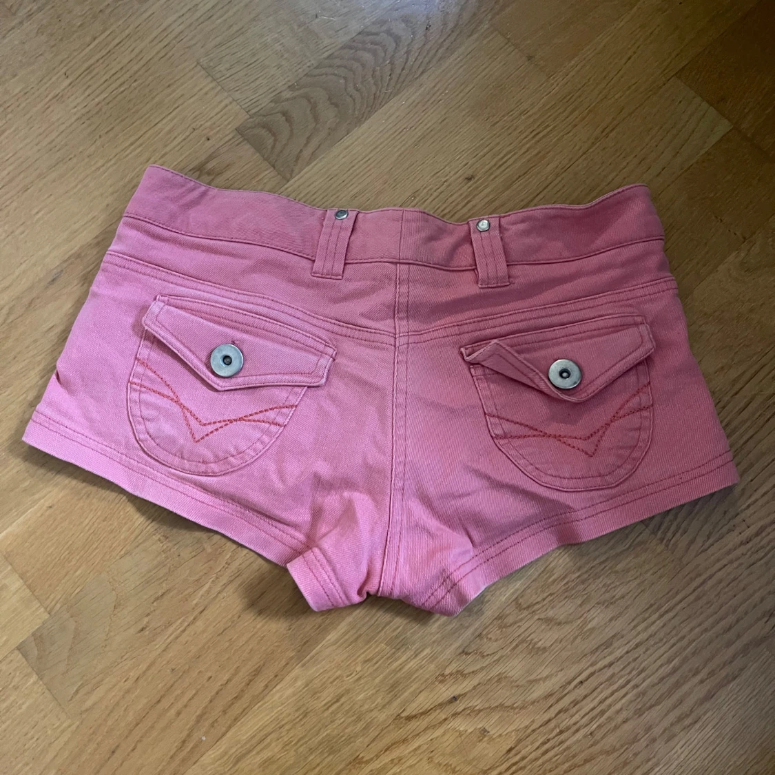 Rosa jeansshorts med fickor