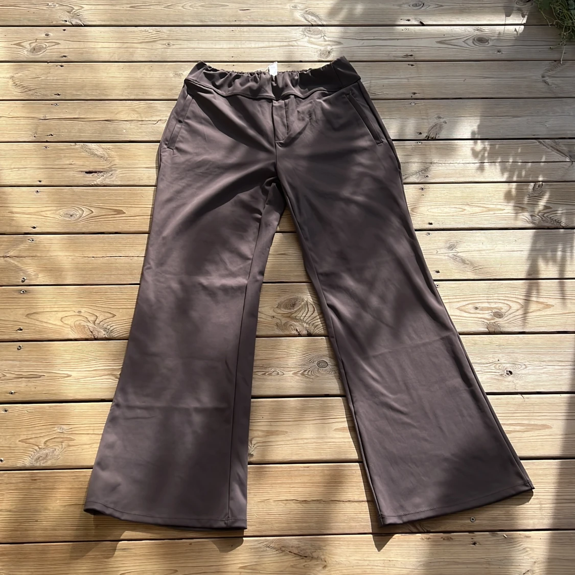 Bruna wide pants från Halara L