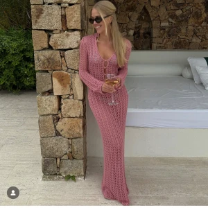  Sorrento klänning från Àvora - Superfin rosa, stickad klänning från Àvora, modellen Sorrento Dress (säljs inte längre)! Klänningen år otroligt skön & fin passform!💕 I superfint skick, knappt använd!