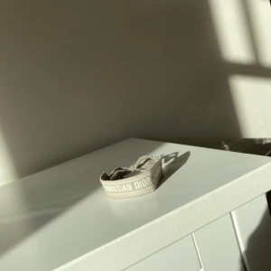 Grått cd armband. - Helt nytt armband skriv till mig vid intresse. 😁