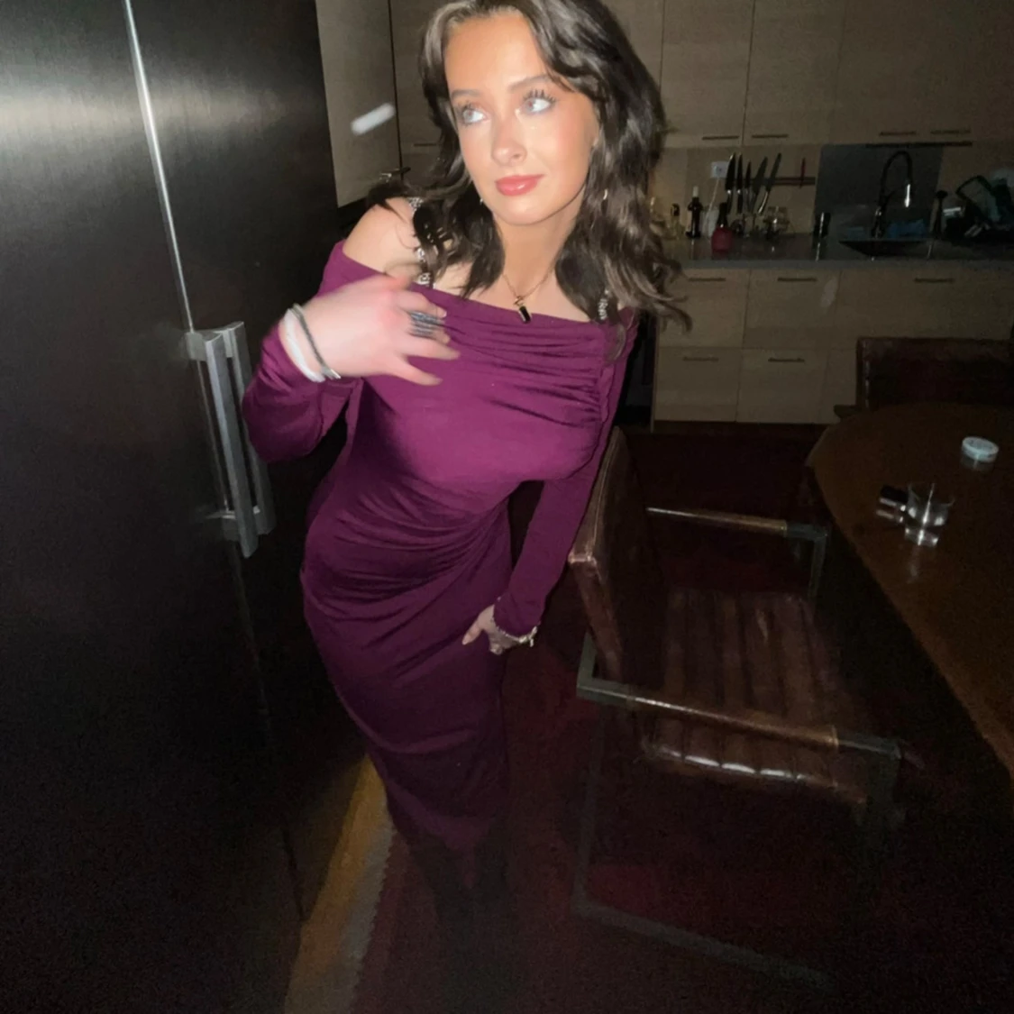 Vinröd/Mörklila offshoulder långklänning - 1