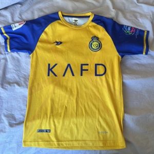 Cristiano Ronaldo AL NASSR fotbollströja. - Fotbollströja storlek 176.