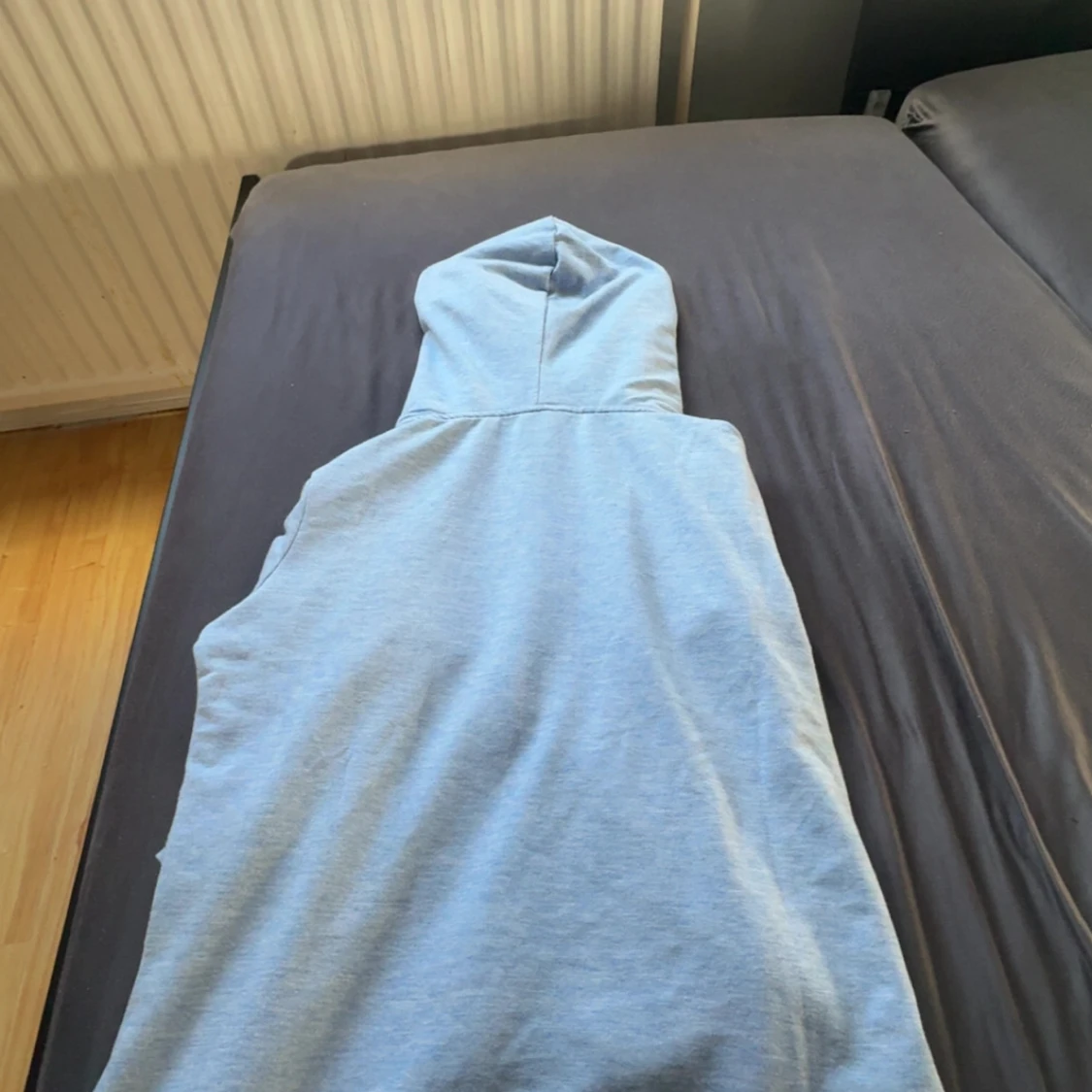 Ljusblå hoodie med dragkedja - 1