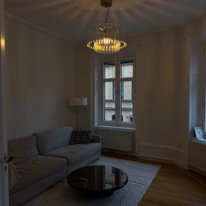 Soffbord - Säljer detta soffbord som är helt oanvänt, enbart tagit upp för att se hur det såg ut i rummet! Säljs nerpackat i kartongen den kom i😊 Nypris 4999