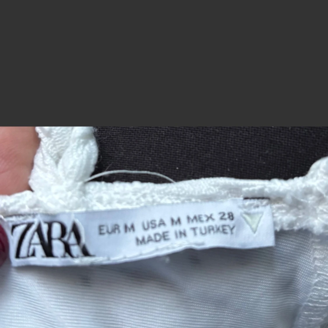 Vit spetsblus med puffärm från Zara - 3