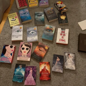 böcker - Massor av olika böcker i olika skick drf varierar priset, skriv privat baserat på vilken bok ni vill ha tryck ej på köp nu! •normal people  •cermonin •one of us is lying •shatter me serien och massa mer!  Sålda :•shatter me serien är såld