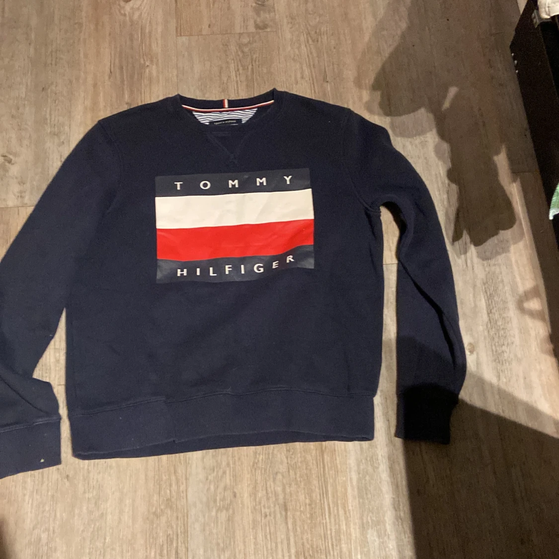 Mörkblå sweatshirt från Tommy Hilfiger