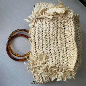 Beige handväska med runda handtag - Mini strandväska