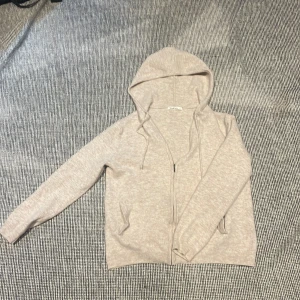 Kashmir zip - Hej säljer min Kashmir zip då den inte kommer till användning längre.