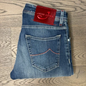 Jacob Cohen jeans 622 - Säljer dessa väldigt snygga Jacob Cohen jeans 622 i storlek 31🔥dessa jeans kostar ≈5000kr+ i butik men på style supply 1099kr. Har du några funderingar eller vill ha mått så är det bara och kontakta😊