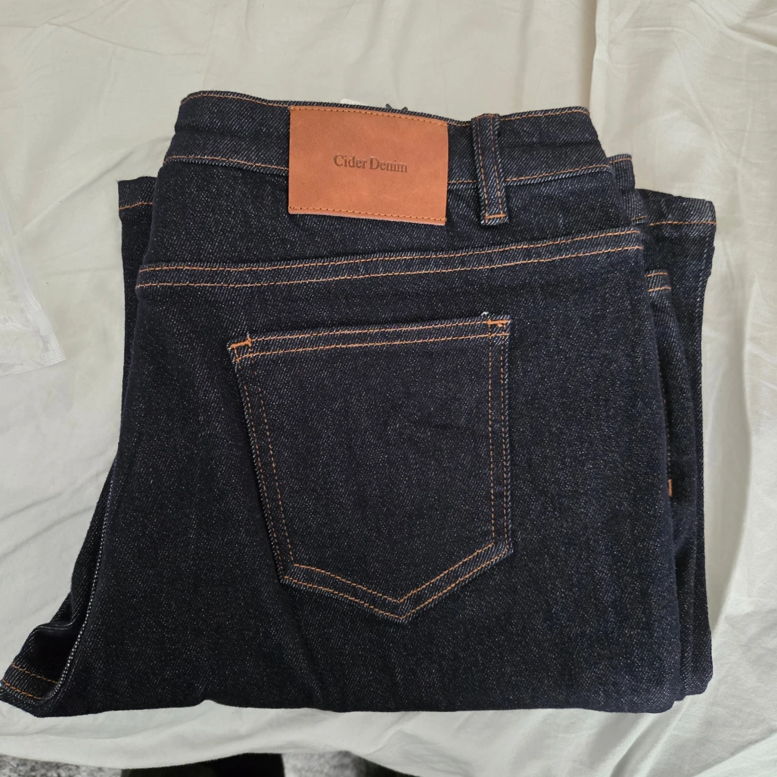 Mörkblå bootcut jeans