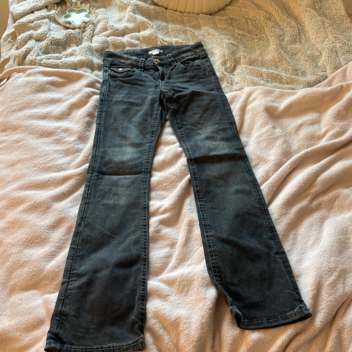 Svarta bootcut jeans Gina Tricot 158