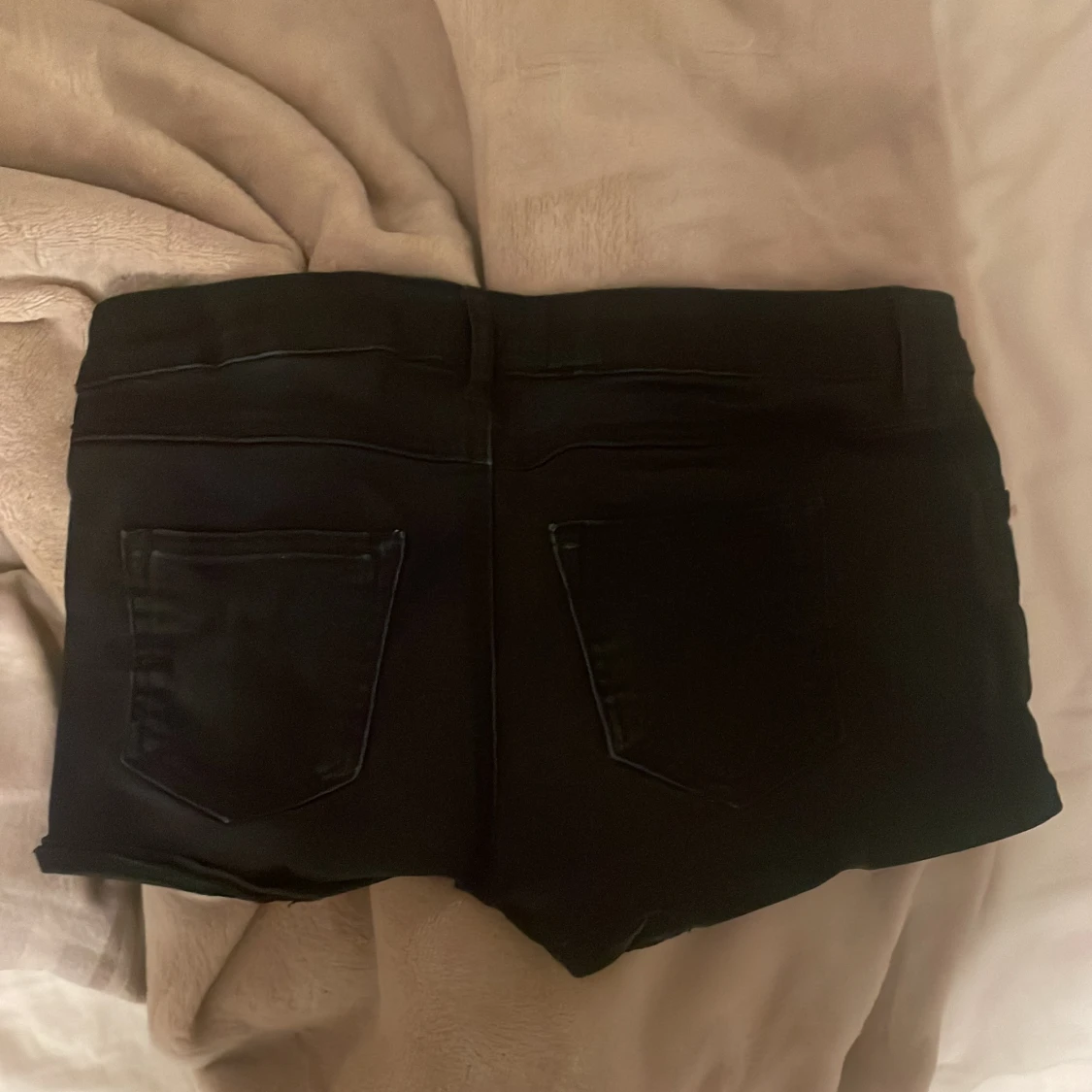 Svarta jeansshorts från Label of Graded Goods - 1