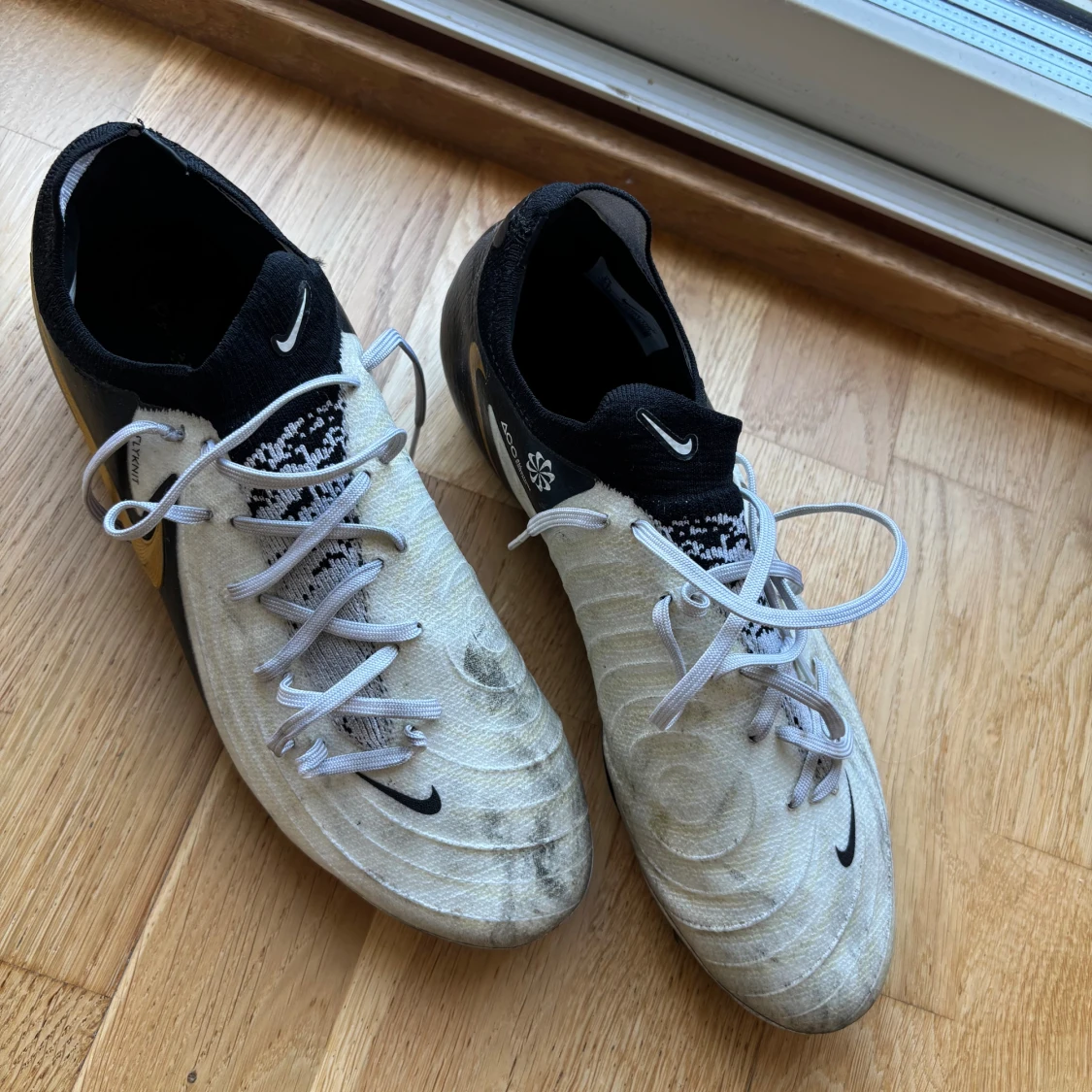 Nike fotbollsskor svart/vit/guld - 1