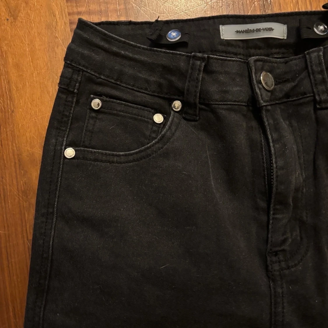 Svarta jeans med snörning från Manière De Voir - 2
